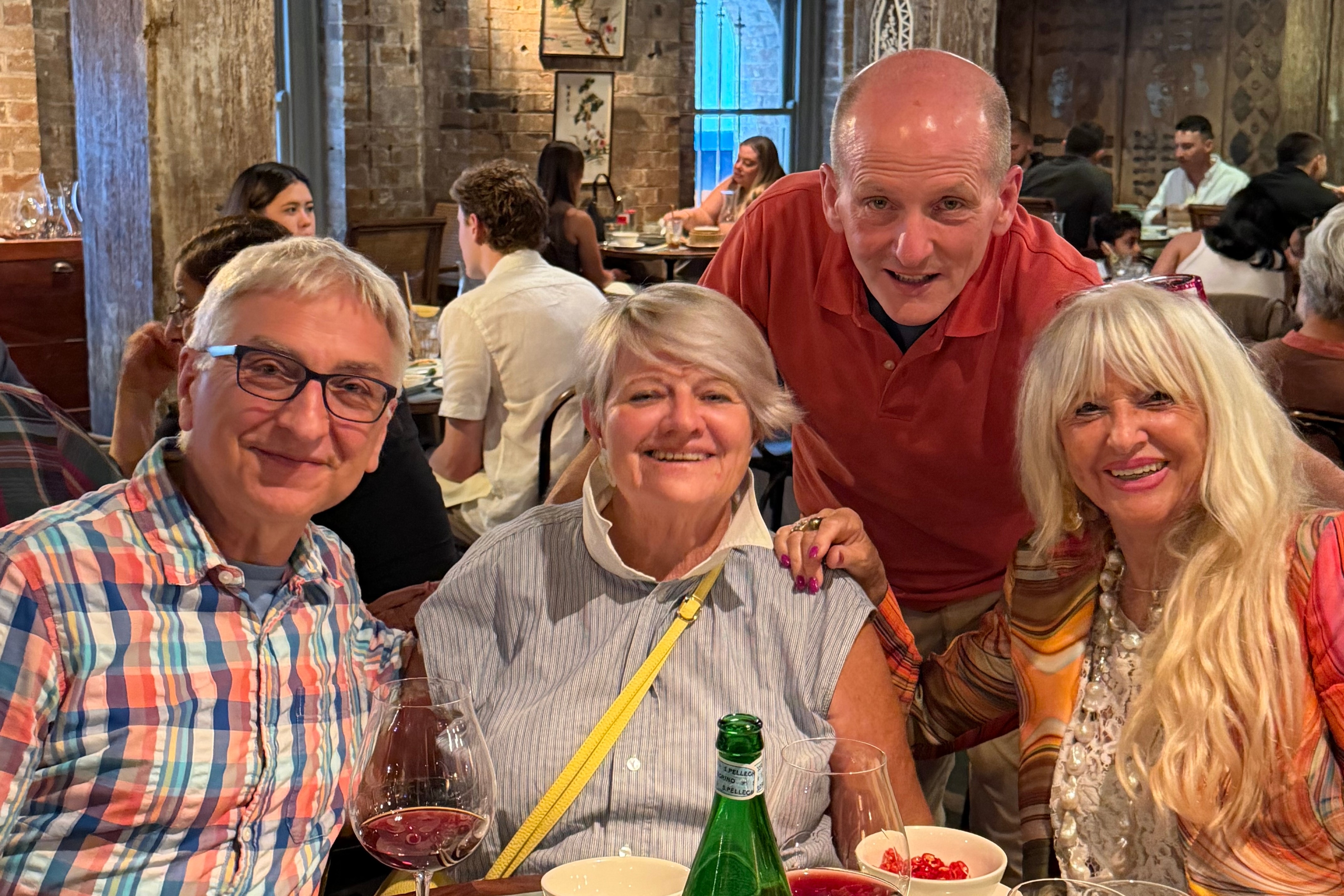 Wendell, Juzzy, Paul, e Christina al ristorante cinese Mr. Wong, Sydney, NSW, 19 febbraio, 2026